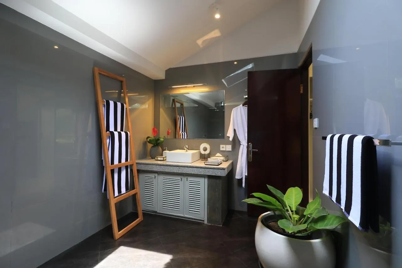 Villa Bloom 1 - 4 Bedrooms, 4 Bathrooms, Private Pool Close To The Beach Seminyak  Seminyak (Bali)